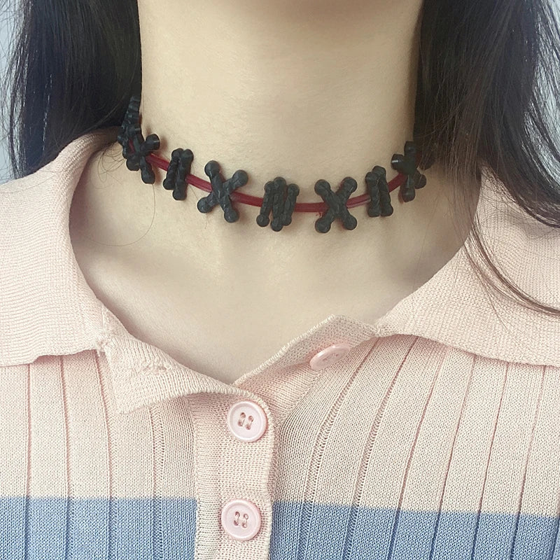 Spooky Halloween Blood Drip Necklace – Fake Vampire Blood Choker for Horror Costume & Party Accessories
